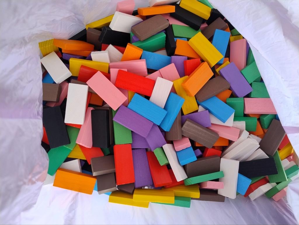 Kleurrijke houten dominostenen - Bouw en speel!, Ophalen of Verzenden, Gebruikt, Overige typen
