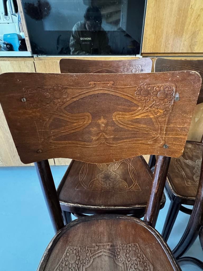 Set van 6 Thonet stoelen met Art Nouveau houtsnijwerk, Antiek en Kunst, Antiek | Meubels | Stoelen en Banken, Ophalen
