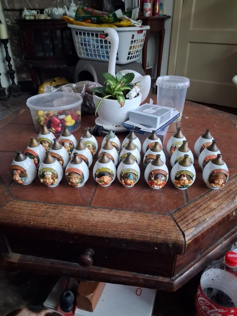 Te koop 24 kruiden potjes van laaf efteling., Verzamelen, Efteling, Ophalen of Verzenden, Zo goed als nieuw, Beeldje of Poppetje