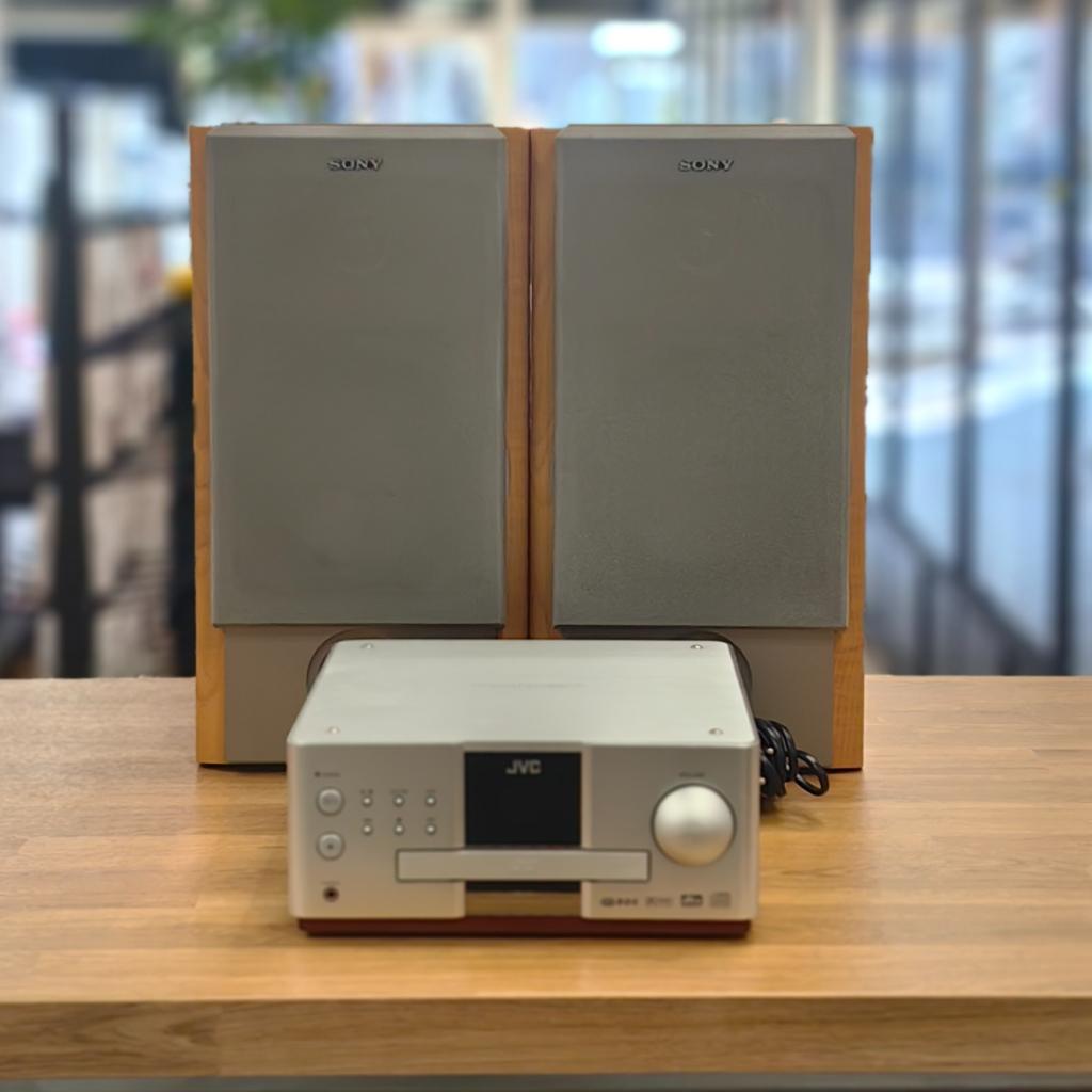 JVC CA-EXA1 DVD Compact System | SS-NX1 - Prima!, JVC, Zo goed als nieuw, Support@jvc.com, JVCKENWOOD USA Corporation
500 Valley Road
Wayne, NJ 07470
USA