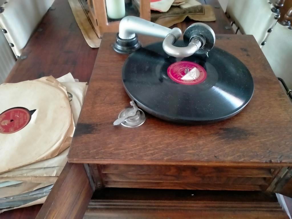 Grammofoon uit de jaren 30, Ophalen