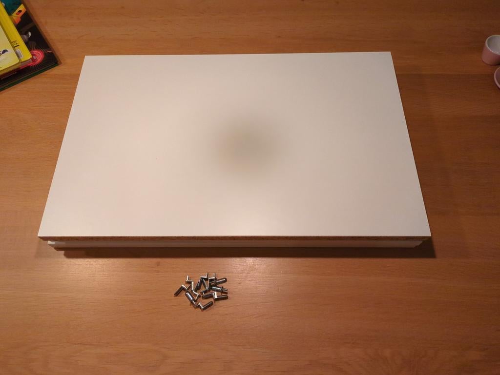 Nieuwstaat! Drie witte IKEA besta plankjes met pinnetjes, Ophalen of Verzenden, Nieuw