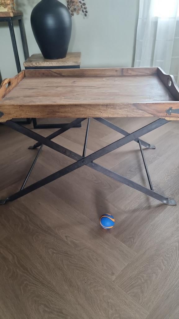 Dienbladtafel van hout en metaal, Huis en Inrichting, Tafels | Bijzettafels, Ophalen of Verzenden