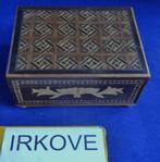 KLEIN INGELEGD DOOSJE * Op Pootjes *, Verzenden