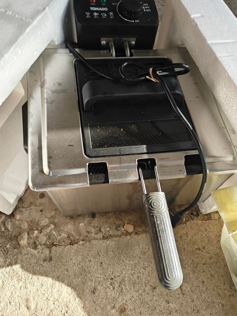 Frituurpan Tomado TDF5001S, 2 tot 3 liter, Ophalen, Gebruikt, Uitneembare binnenpan