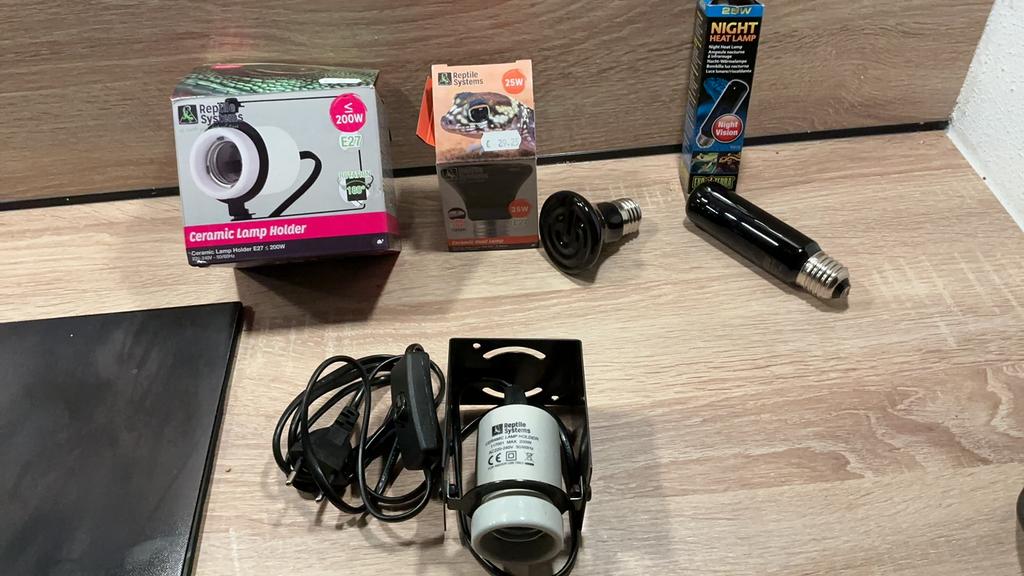 Ceramic lamp houder en warmte lampen NIEUW, Dieren en Toebehoren, Reptielen en Amfibieën | Toebehoren, Ophalen of Verzenden, Nieuw