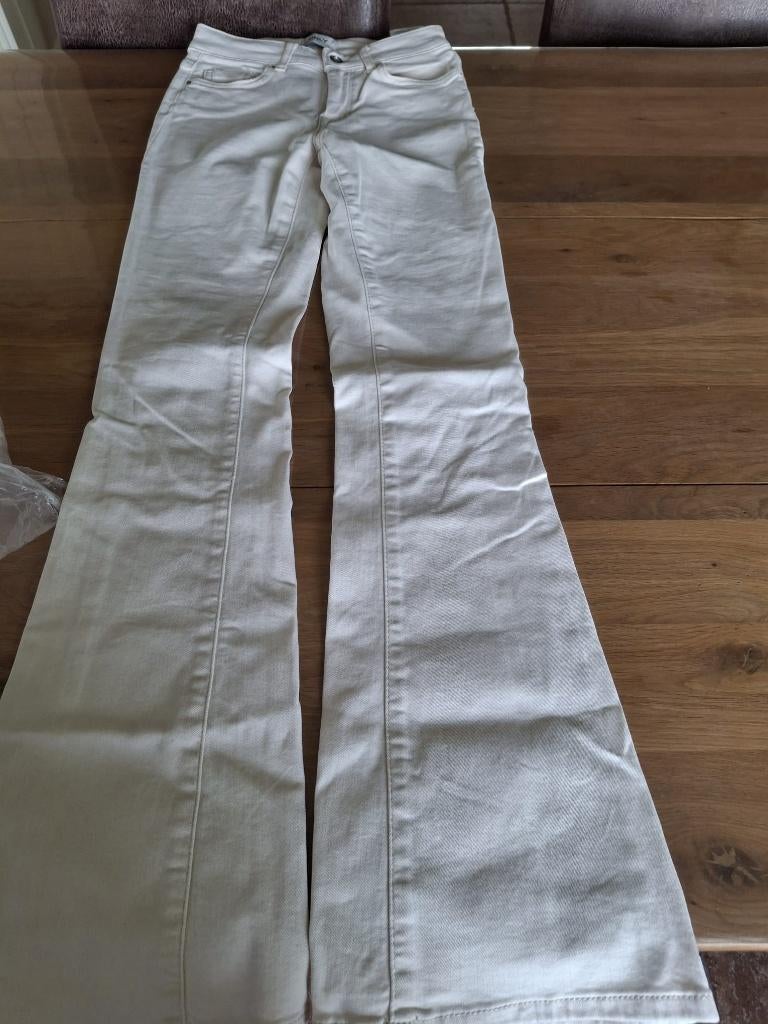 Only broek XS_32 creme kleur, Kleding | Dames, Spijkerbroeken en Jeans, Ophalen of Verzenden, W30 - W32 (confectie 38/40), Gedragen