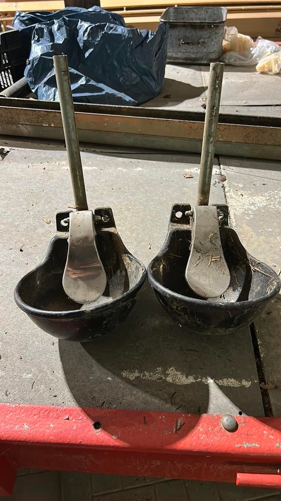 2 Drinkbakken paarden, Dieren en Toebehoren, Ophalen, Zo goed als nieuw, Overige soorten