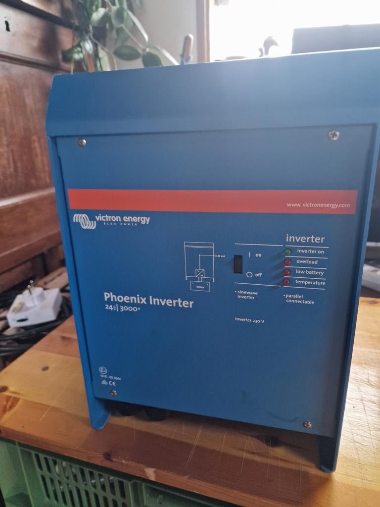 Victron Phoenix Inverter 24/3000 en Skylla-i acculader, Ophalen