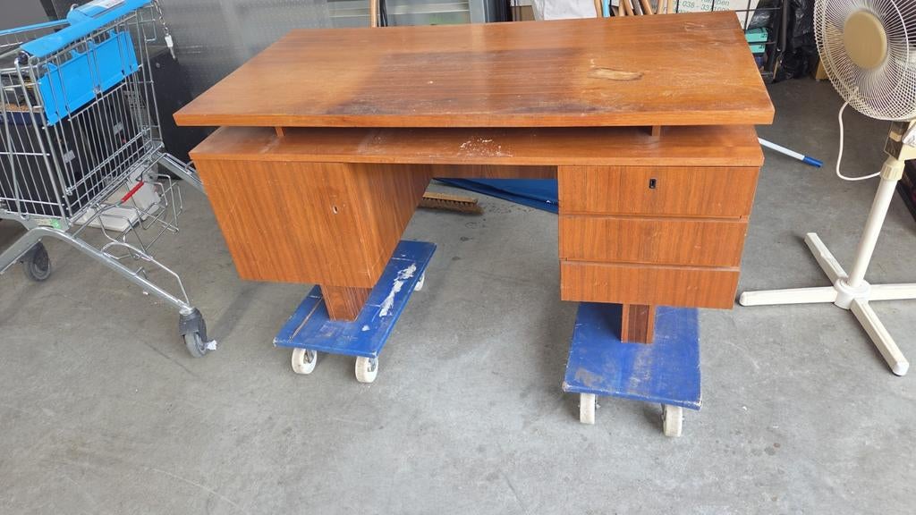 Vintage houten  bureau met lades , Bauhaus ., Ophalen of Verzenden, Gebruikt