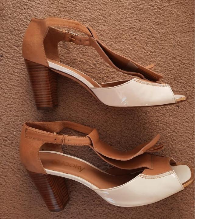 Open damesschoenen (maat 40) van het merk Looky, Looky, Wit, Ophalen of Verzenden, Schoenen met hoge hakken