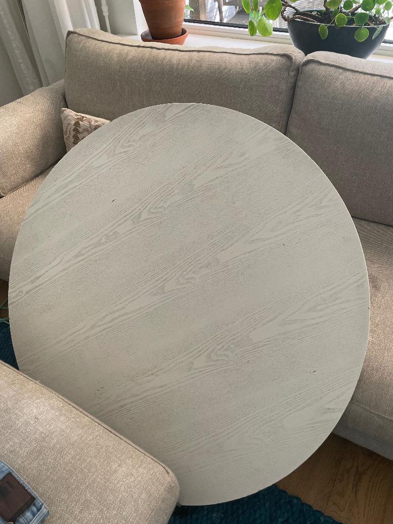 Ronde tafel wit met 4 houten poten , diameter 110 cm, Huis en Inrichting, Tafels | Eettafels, Ophalen, Gebruikt, Rond, Vier personen