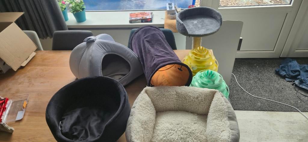 Diverse katten spullen mandje / stoel kattentunnel, Dieren en Toebehoren, Katten-accessoires, Ophalen of Verzenden, Gebruikt