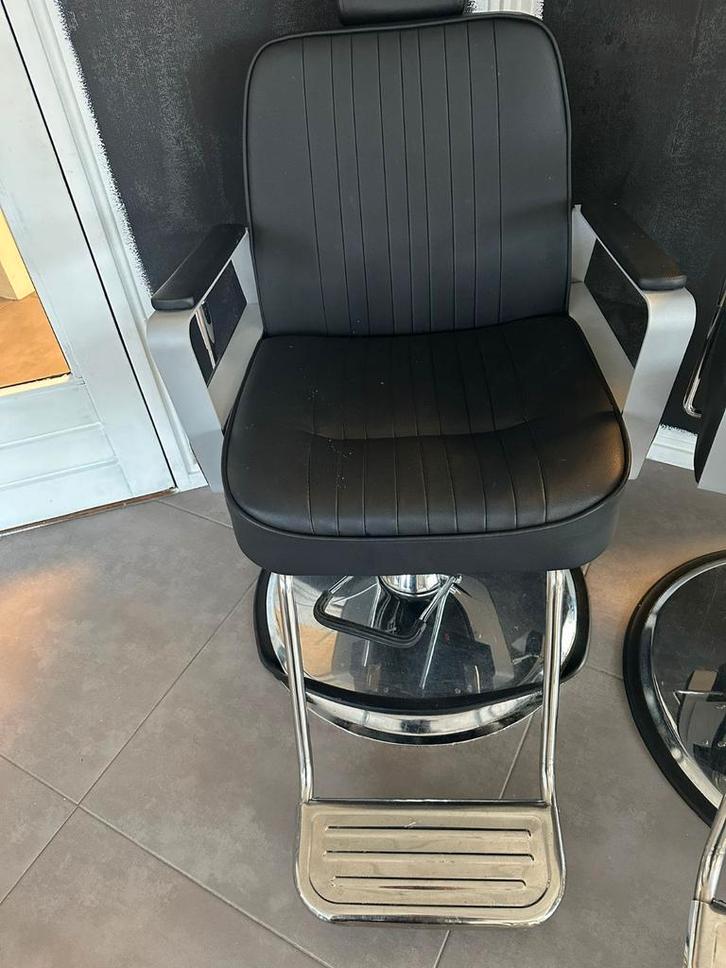 Kappersstoel, Huis en Inrichting, Stoelen, Zo goed als nieuw, Vier, Zwart, Ophalen