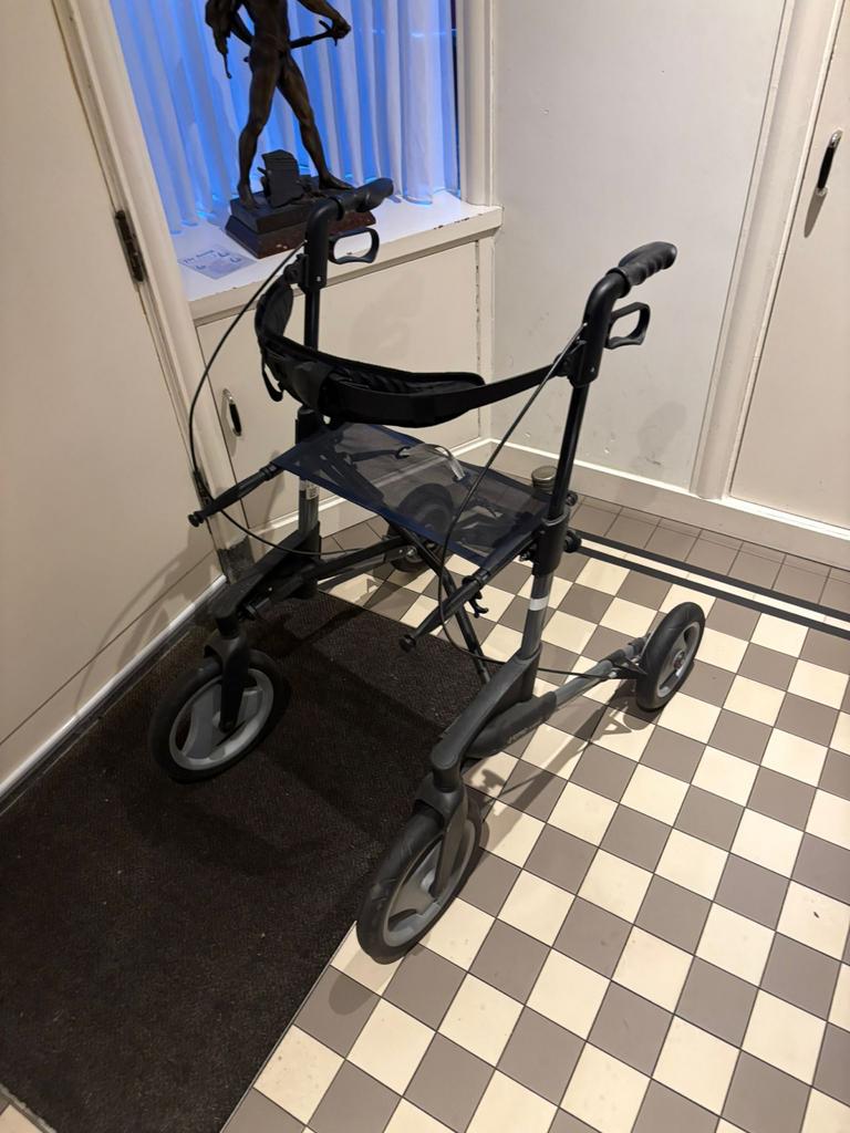 Hippe rollator ~ Nieuwprijs 380 euro!, Diversen, Rollators, Ophalen of Verzenden, Zo goed als nieuw