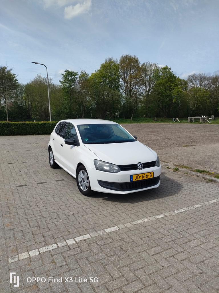 Volkswagen Polo 1.2 51KW 2012 Wit, Auto's, Voorwielaandrijving, 972 kg, 40 €/maand, 1198 cc