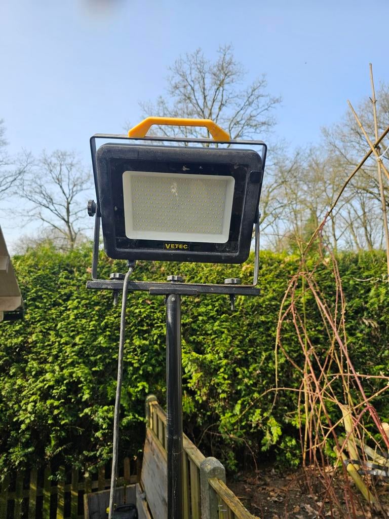 Led lamp op statief vetec, Doe-het-zelf en Verbouw, Bouwverlichting, Ophalen, Met statief, Zo goed als nieuw, Lamp