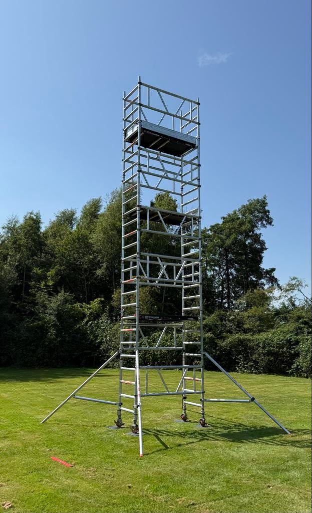 Altrex mitower steiger in de verhuur, Doe-het-zelf en Verbouw, Ophalen of Verzenden, Zo goed als nieuw