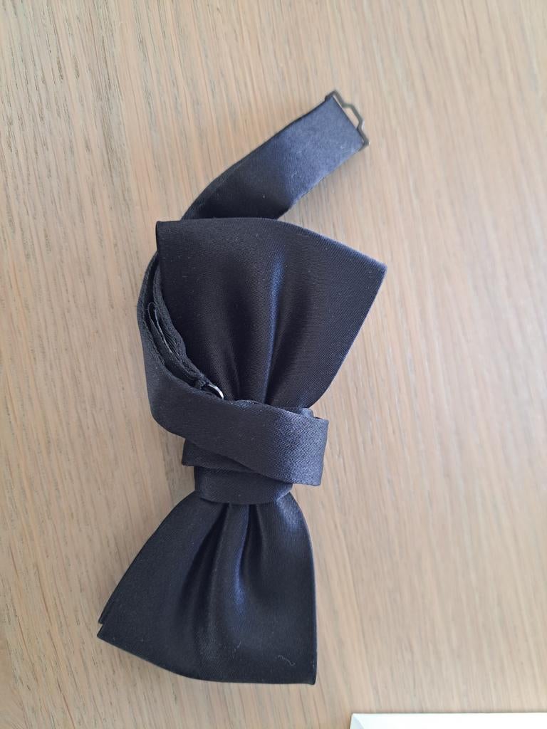 Zwarte Daspartout vlinderdas - Zo goed als nieuw, Effen, Daspartout, Zwart, Ophalen of Verzenden