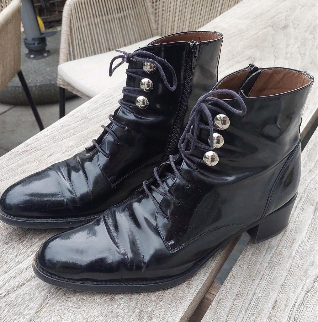 Hippe zwarte enkellaarsjes lakleer Pertini maat 41, Kleding | Dames, Pertini, Zwart, Lage of Enkellaarzen, Ophalen of Verzenden