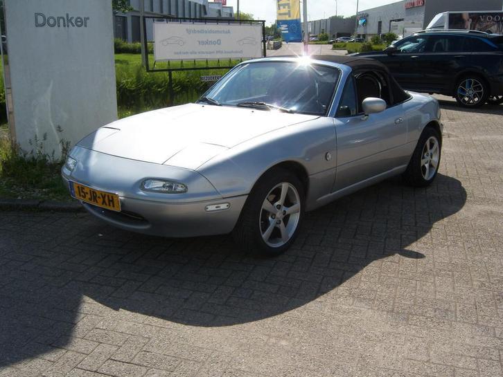 MAZDA MX5 1.6 Sofftop Nieuw! onderhoud bekend, Auto's, Oldtimers, Te koop, Elektrische ramen, Lichtmetalen velgen, Open dak, Sportstoelen