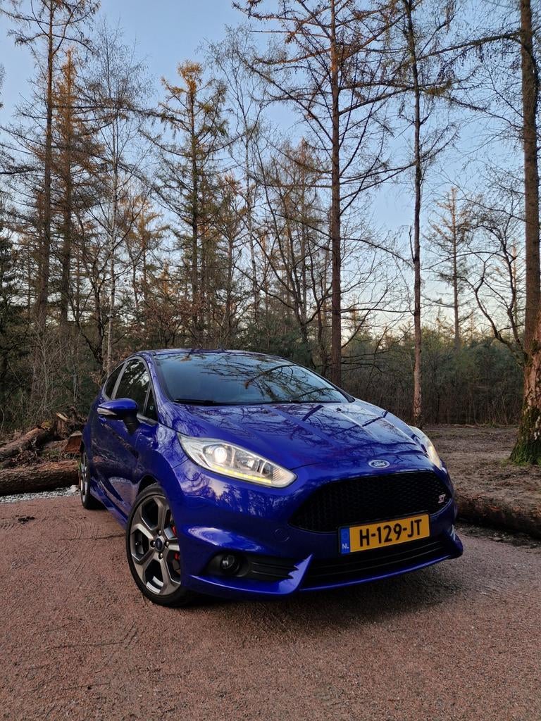 Ford Fiësta 1.6 ST2 Ecoboost 134KW/182PK 3D 2015 Blauw, Voorwielaandrijving, 1596 cc, 1063 kg, Zwart