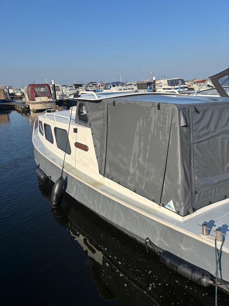 Kajuitboot. Boot kajuit wit grijs motorboot  8 meter, Watersport en Boten, Motorboten en Motorjachten, Ophalen, Staal, Zo goed als nieuw
