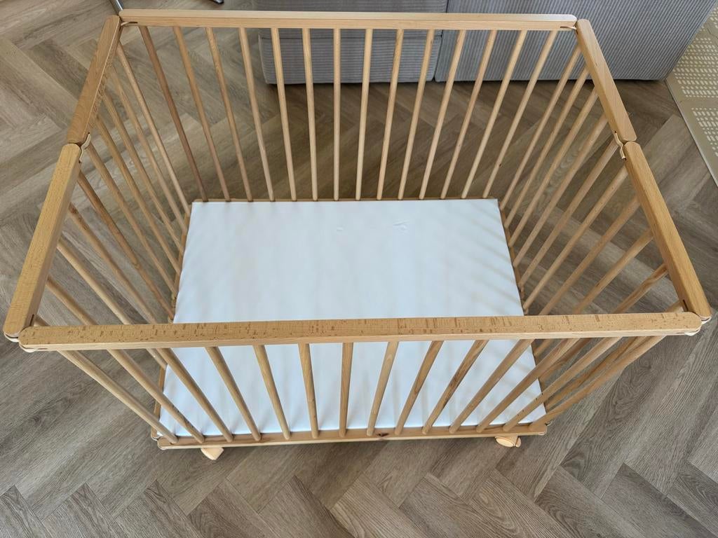 Inklapbare box Tigre Petit Amelie verstelbare bodem wieltjes, Ophalen, Zo goed als nieuw, Rechthoekig, In hoogte verstelbaar