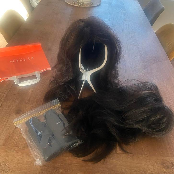 Twee synthetische haarwerken met accessoires, Sieraden, Tassen en Uiterlijk, Uiterlijk | Haarverzorging, Zo goed als nieuw, Pruik of Haarverlenging