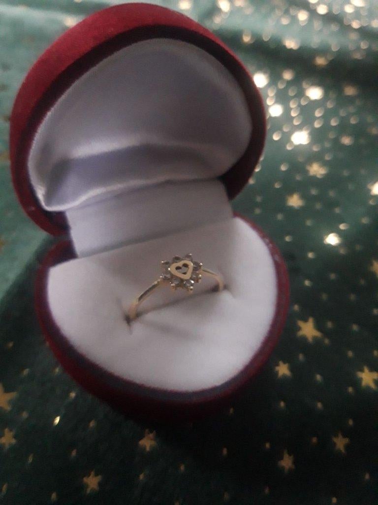 10 karaat gouden ring, Met kristal, Ophalen of Verzenden, Zo goed als nieuw, 17 tot 18