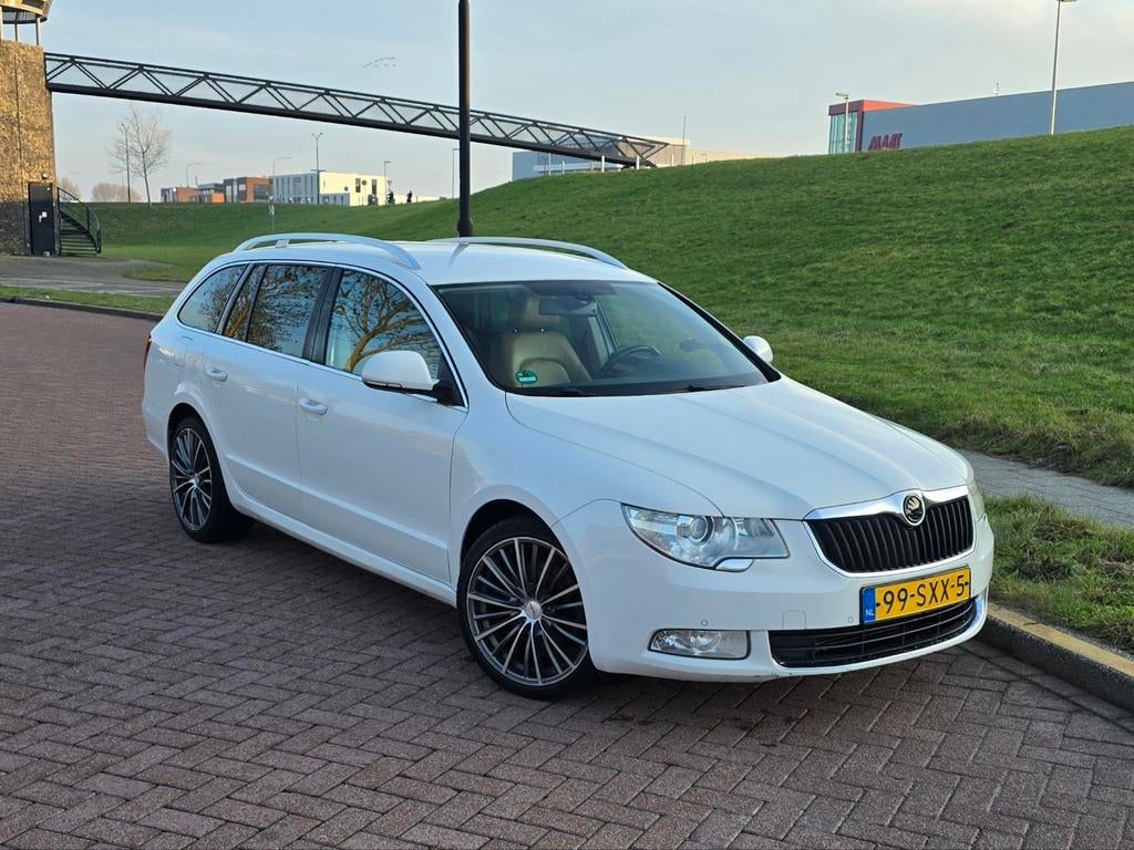 Skoda Superb 2012, Auto's, Beige, Parkeersensor, Wit, Leder
