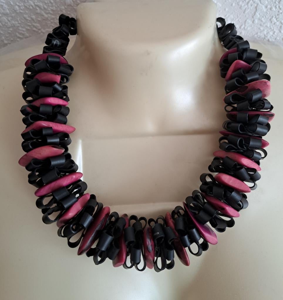 Rubberen ketting met roze taquakralen, Sieraden, Tassen en Uiterlijk, Ophalen of Verzenden, Nieuw