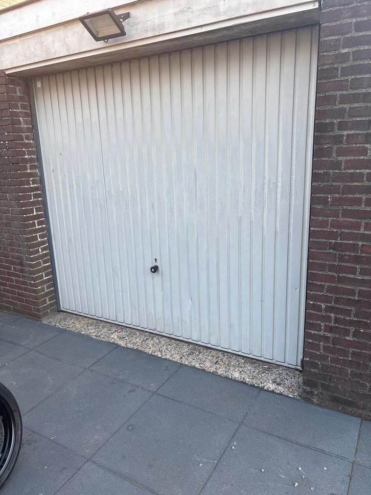 Garagedeur van ijzer/oud-ijzer, Doe-het-zelf en Verbouw, Deuren en Horren, Gebruikt, Garagedeur, 200 tot 215 cm, 120 cm of meer
