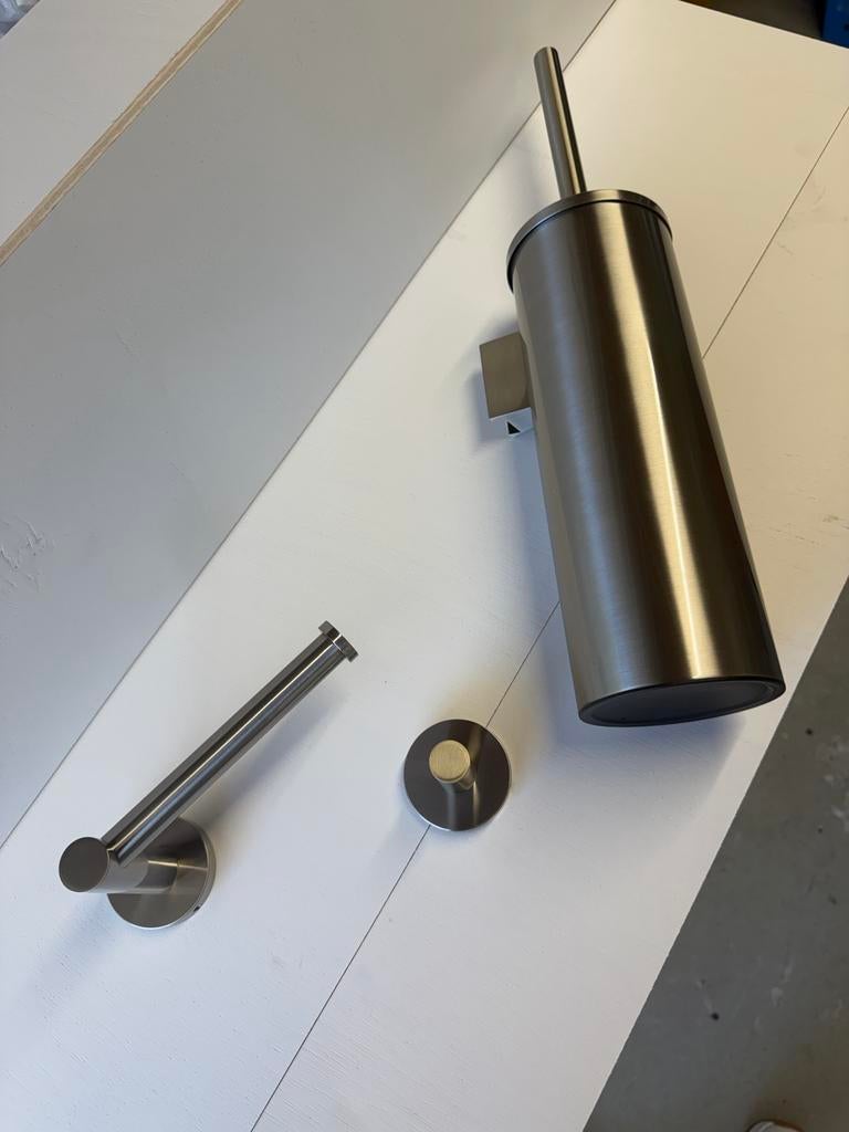 Toiletborstel, toiletrolhouder en haakje, Ophalen of Verzenden, Gebruikt, Grijs, Overige typen