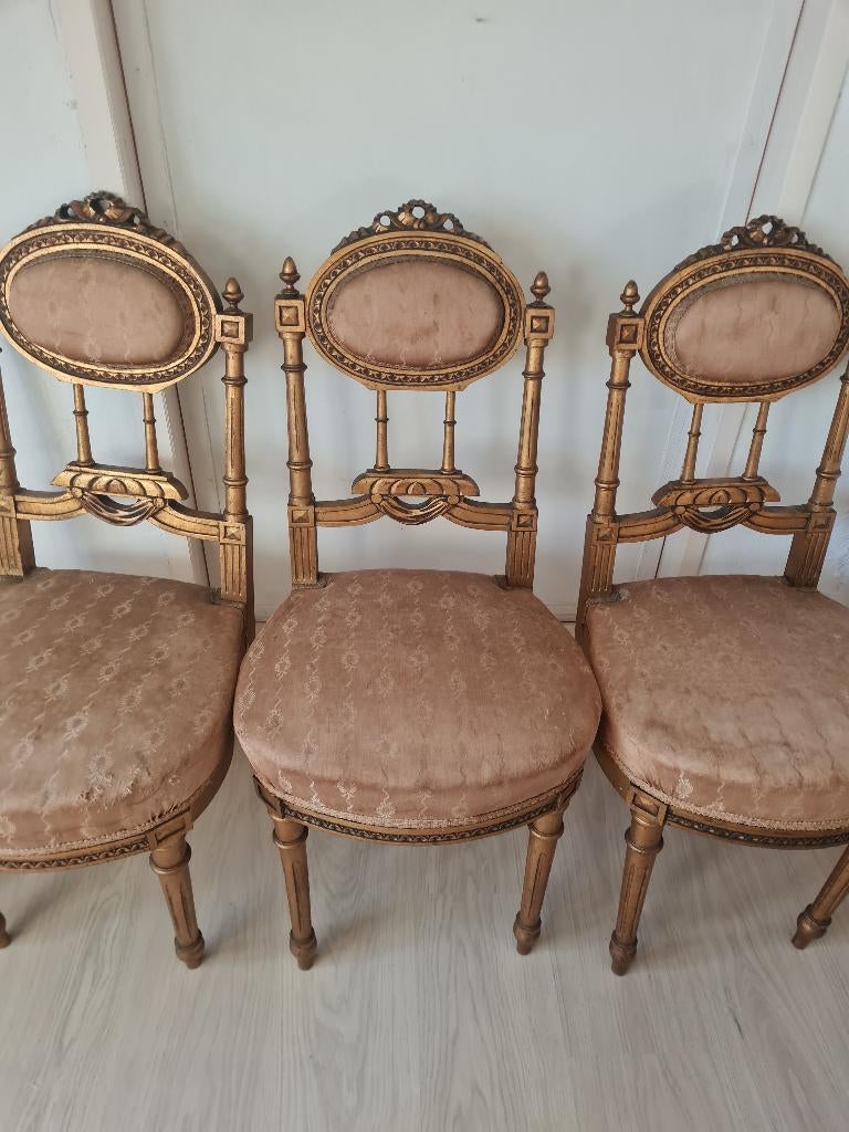Antieke 19e eeuwse boudoir stoeltjes p/st 75 euro, Ophalen