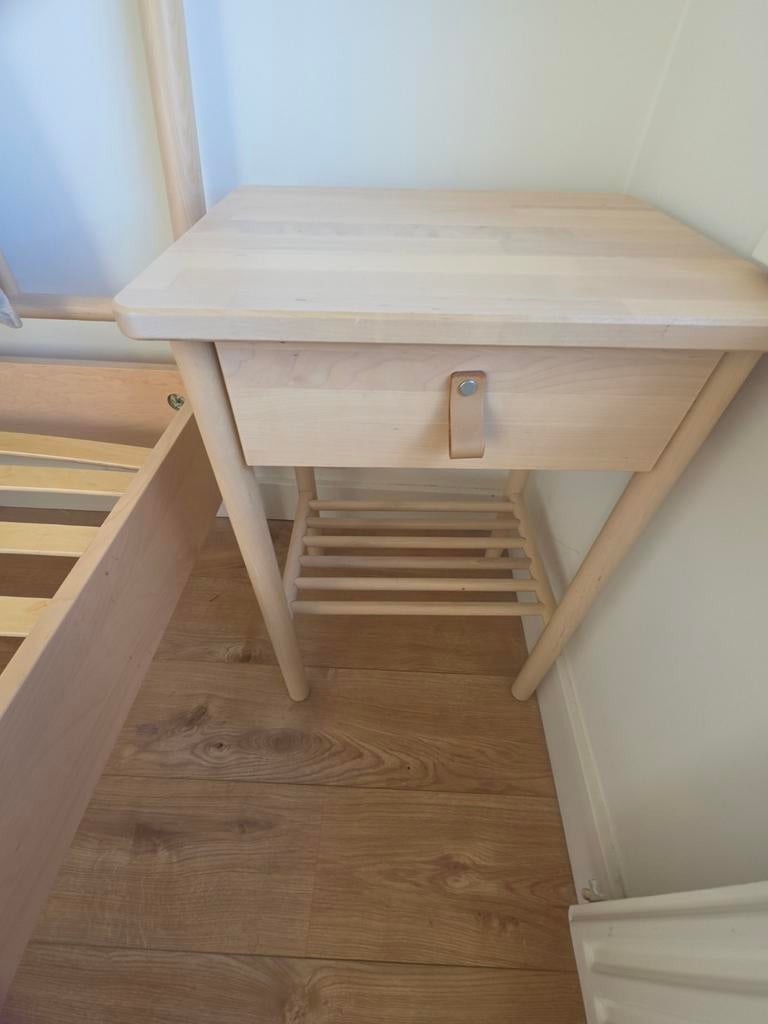 2 x Ikea BJÖRKSNÄS side tables, Huis en Inrichting, Ophalen