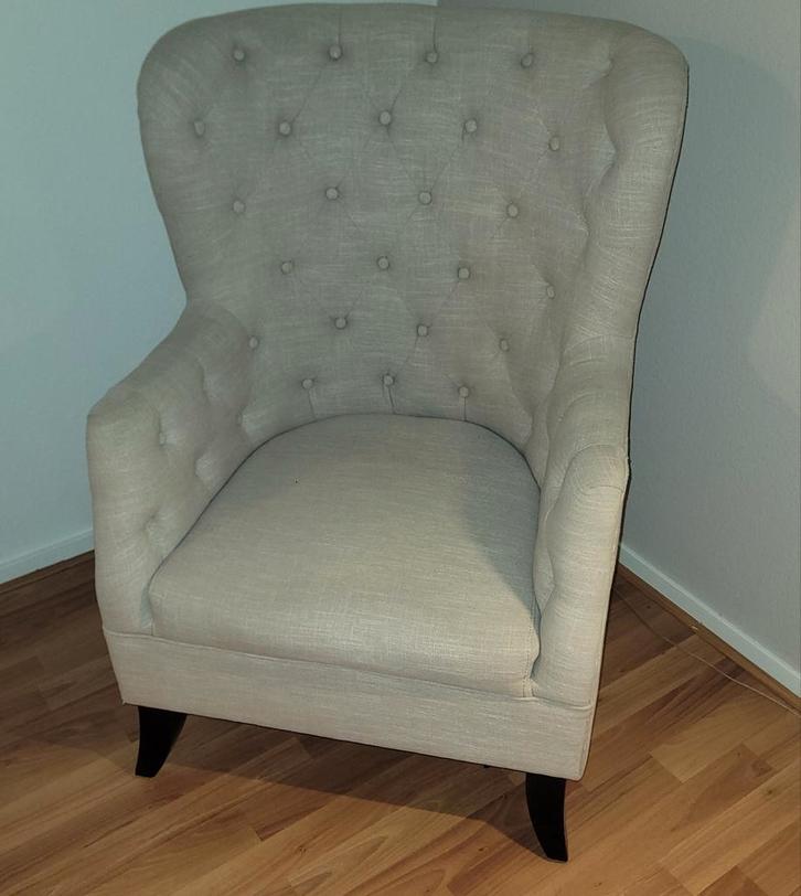 Elegante fauteuil met knopen, Huis en Inrichting, Fauteuils, Zo goed als nieuw, Stof, 75 tot 100 cm, 75 tot 100 cm, Ophalen