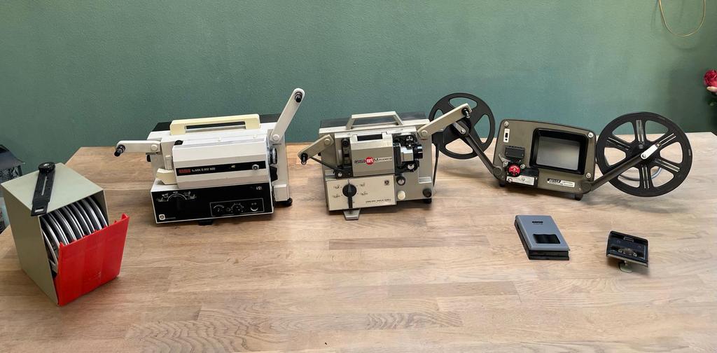 2 projectors en smalfilm beeldscherm +toebehoren, Ophalen of Verzenden, 1960 tot 1980, Projector