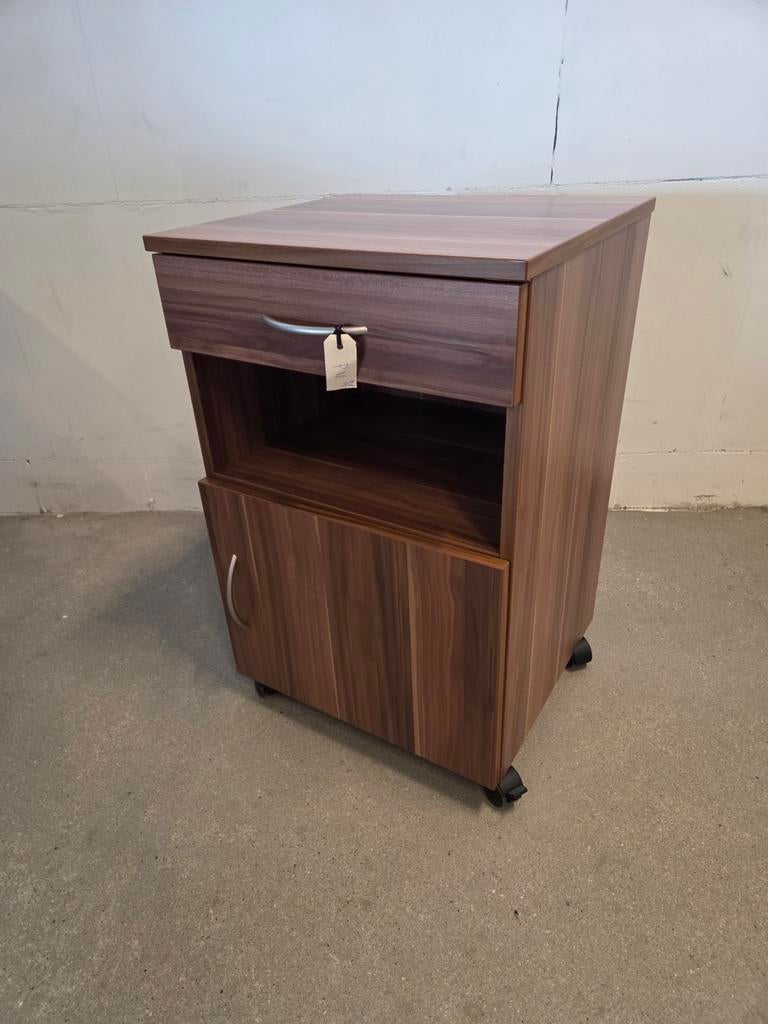 Notenhouten nachtkast (merk bock), Ophalen