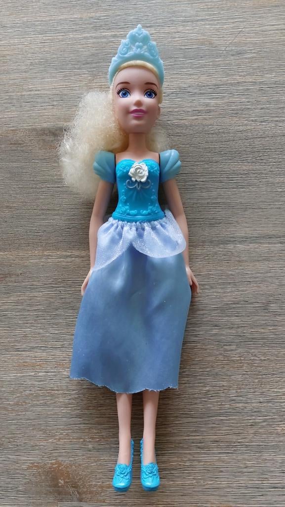 Disney barbiepop Assepoester, Kinderen en Baby's, Speelgoed | Poppen, Ophalen of Verzenden, Gebruikt, Barbie
