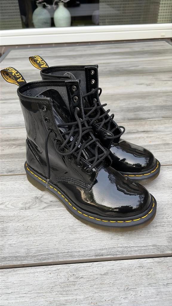 Dr Martens 1460 lakleer, Kleding | Dames, Schoenen, Ophalen of Verzenden, Zo goed als nieuw, Zwart