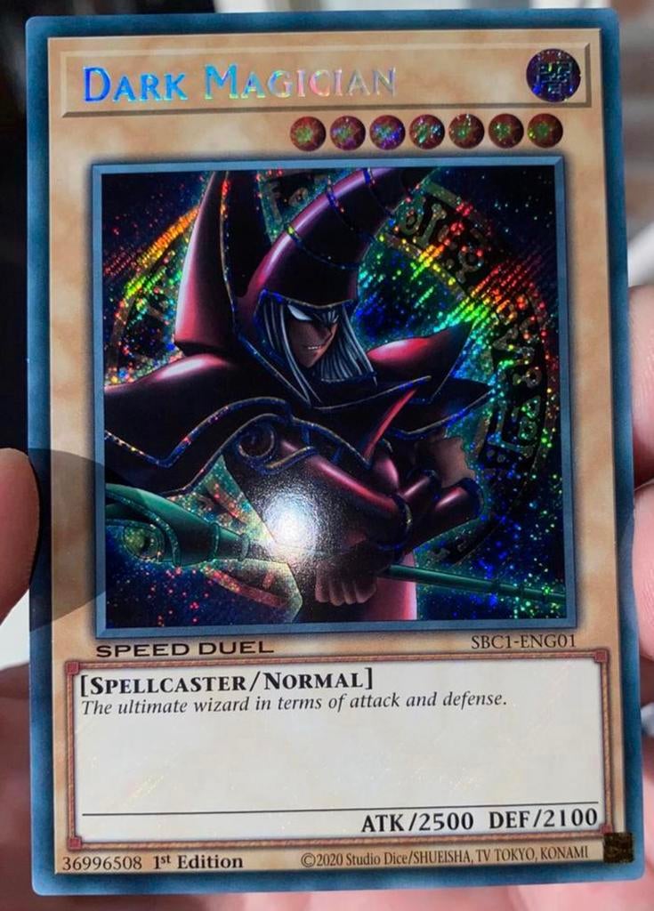 Yu-Gi-Oh! Dark Magician SBC1 1st Edition !, Hobby en Vrije tijd, Verzamelkaartspellen | Yu-gi-Oh!, Ophalen of Verzenden, Zo goed als nieuw