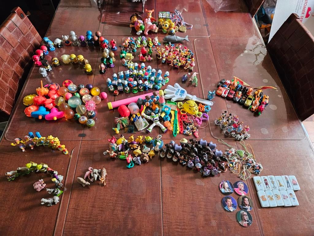 Set van Kindersurprise en spaarwinkels figuren, Verzamelen, Ophalen of Verzenden, Overige figuren, Gebruikt, Beeldje of Figuurtje