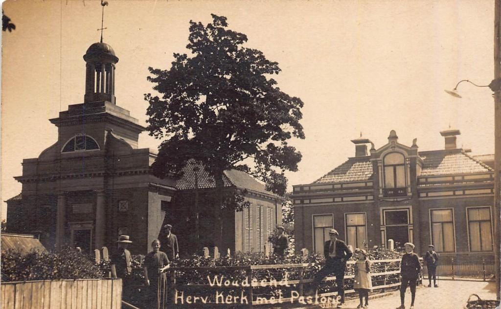 691 Woudsend - Herv. Kerk met Pastorie  - oude fotokaart, Ophalen of Verzenden, Voor 1920, Ongelopen, Friesland