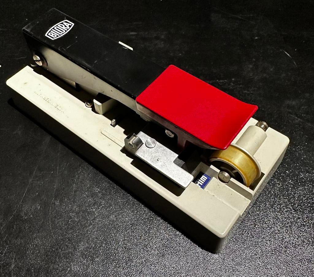 Vintage BILORA  film splicer voor 8mm / Super 8 film., Audio, Tv en Foto, Filmrollen, Ophalen of Verzenden, 8mm film