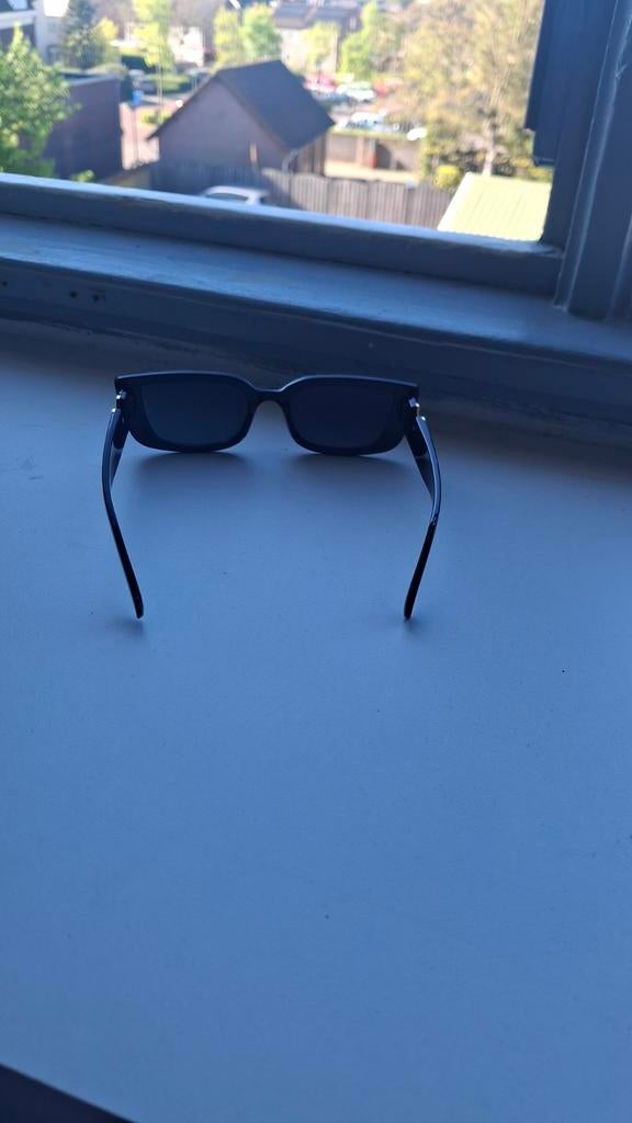 Stijlvolle Valentino Zonnebril - Zwart met Gouden Details, Sieraden, Tassen en Uiterlijk, Zonnebrillen en Brillen | Dames, Zonnebril