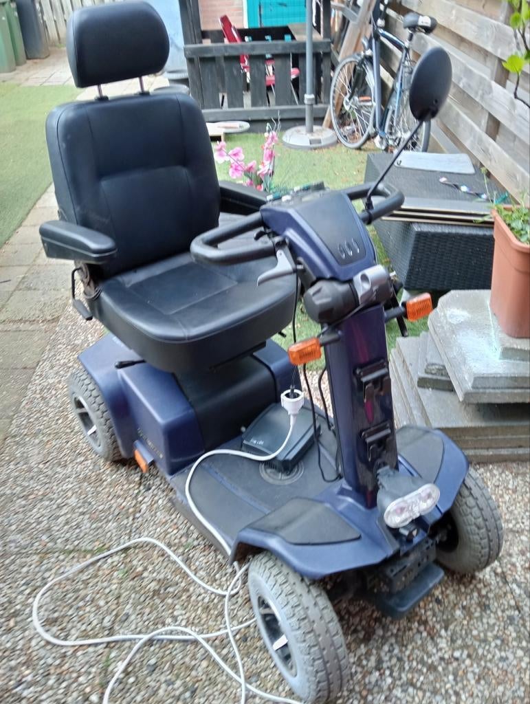Te koop scootmobiel 
T is een celebrity xl 8 zie foto,s, Ophalen of Verzenden, Zo goed als nieuw