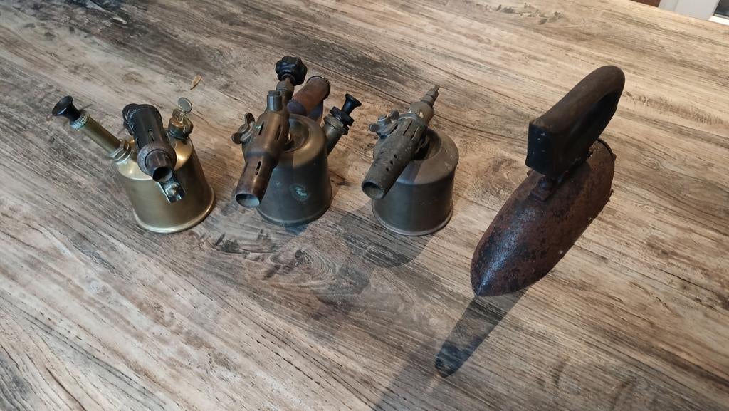 3 gasbranders en een heel oude strijkijzer., Antiek en Kunst, Ophalen of Verzenden
