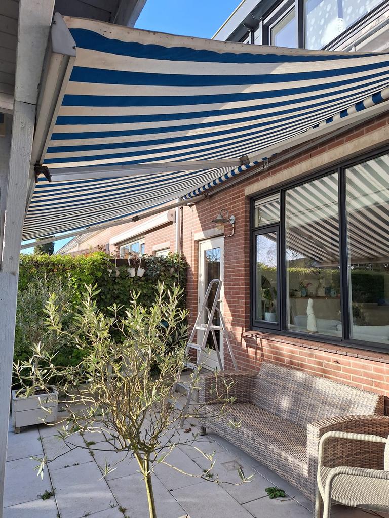 Zonnescherm knikarm 5 x 3 m blauw wit gestreept, Tuin en Terras, Zonneschermen, Gebruikt, 450 cm of meer, Ophalen of Verzenden