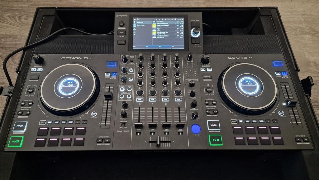 Denon DJ SC LIVE 4 + Magma Flight Case!, Muziek en Instrumenten, Dj-sets en Draaitafels, Ophalen of Verzenden, Zo goed als nieuw